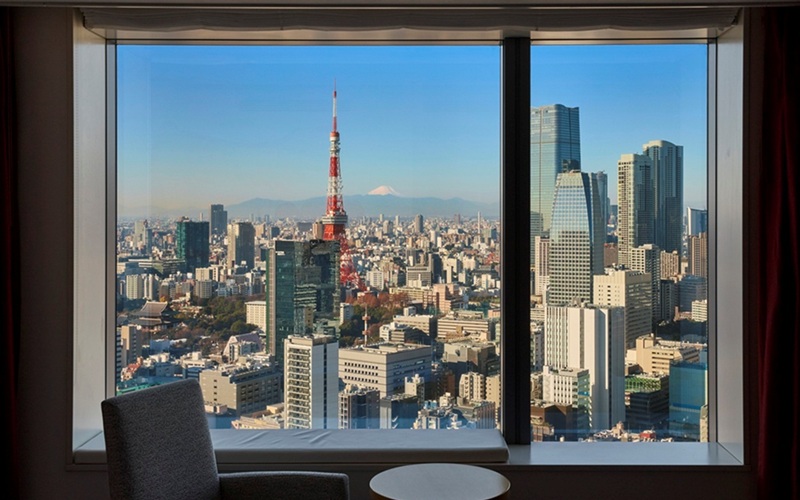 Winter Tokyo: The Contrast of Spectacular Views and Living History